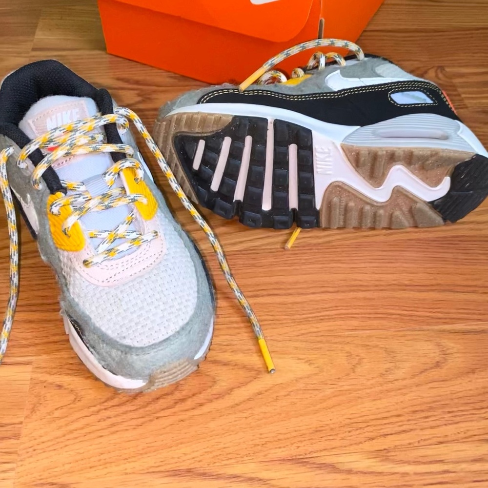 Mike boy sneakers